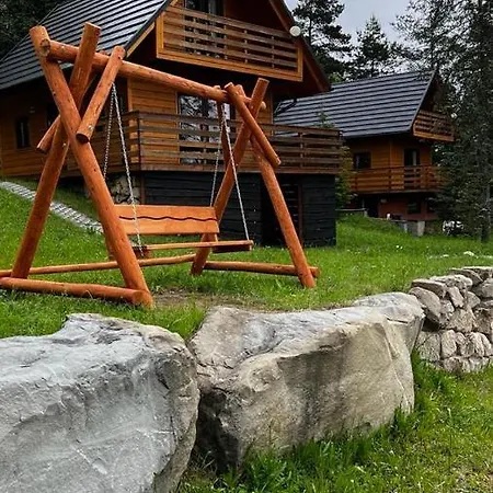 Domki Letniskowe *